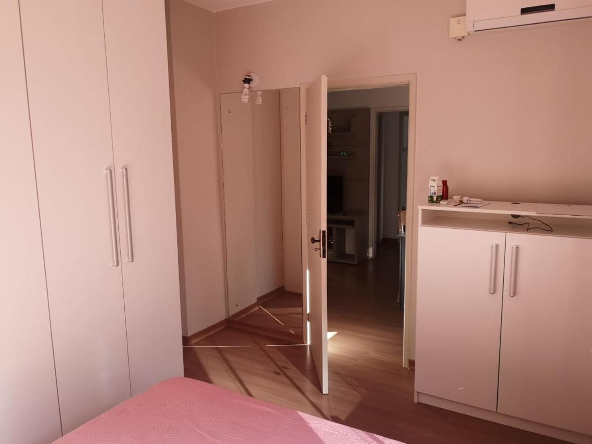 Ensolarado E Espacoso Quarto/Sala No Coracao De Poa Porto Alegre Bagian luar foto